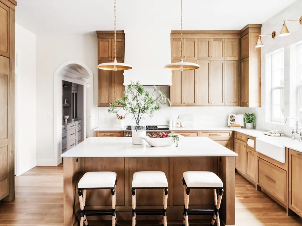 White Oak Kitchen Cabinets Bring Traditional Fashion Into New Home Design